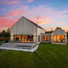 MODERN LAKE HOUSE
