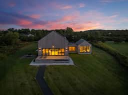 MODERN LAKE HOUSE  - Image 2