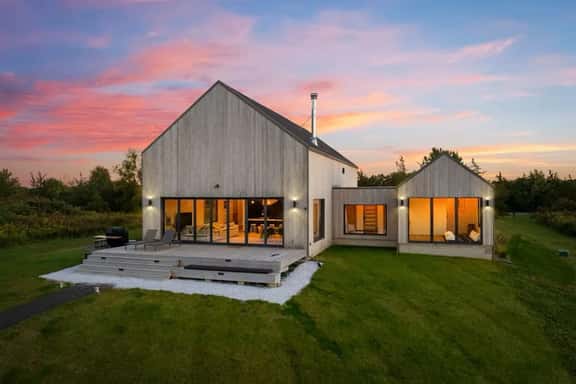 MODERN LAKE HOUSE  - Image 1