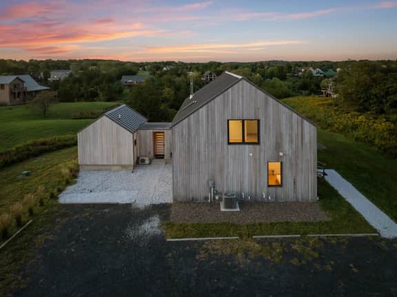 MODERN LAKE HOUSE  - Image 4