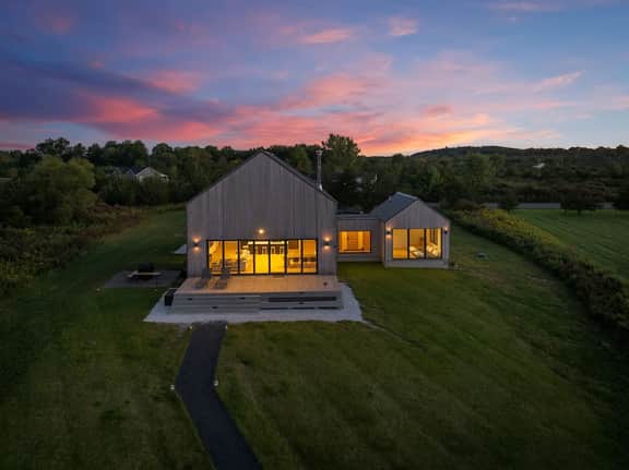 MODERN LAKE HOUSE  - Image 2